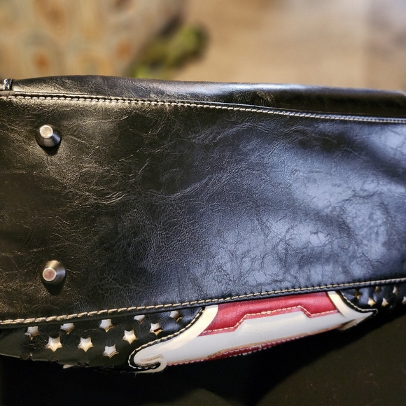 Stylish Red and White Shoulder Bag - Picture 3 of 4